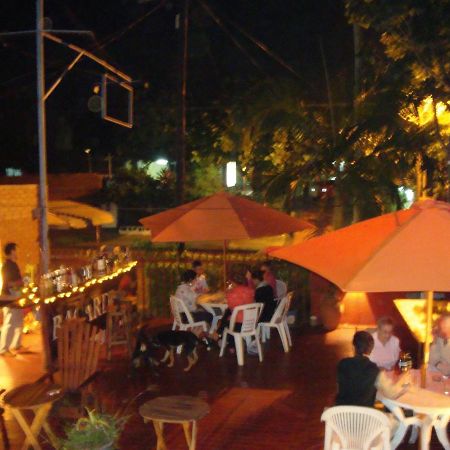 Residencial Uno Hostel Puerto Iguazu Exterior photo