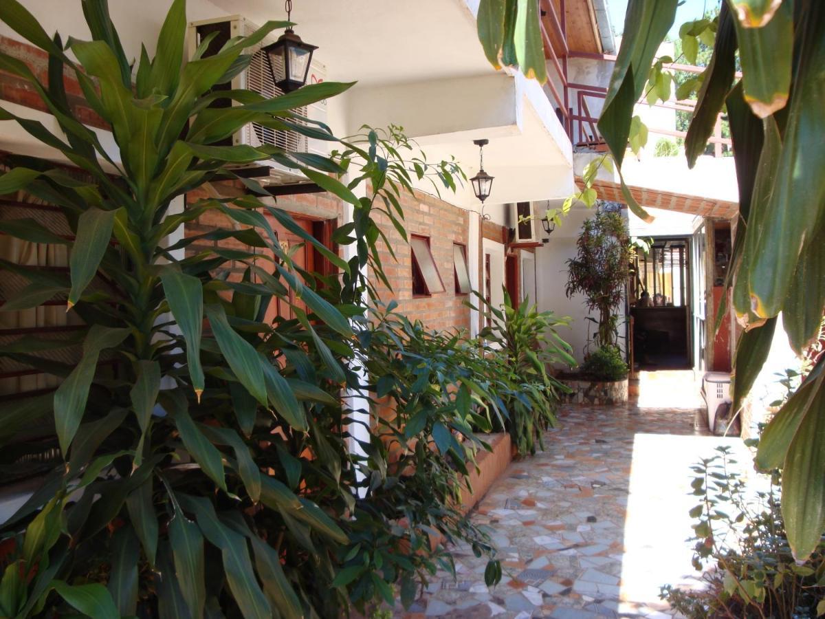 Residencial Uno Hostel Puerto Iguazu Exterior photo